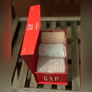 NEW in box women’s boot socks GAP size 4-10